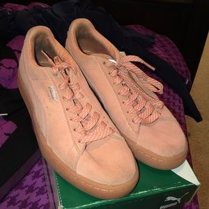 Pink suede pumas
